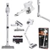Na zdjęciu znajduje się odkurzacz pionowy w kolorze białym z różnymi akcesoriami oraz jego opakowanie z napisem "ADLER Wireless Vertical Vacuum Cleaner AD 7060". Opakowanie zawiera również ikony przedstawiające funkcje urządzenia oraz logo ADLER.