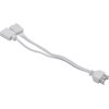 Biały kabel rozdzielający z trzema złączami, z których dwa są umieszczone blisko siebie, a trzecie jest na końcu dłuższego przewodu. Kabel ma gładką powierzchnię i jest przeznaczony do podłączeń wewnętrznych.