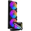 Na zdjęciu znajduje się chłodzenie wodne z trzema wentylatorami o podświetleniu RGB, na których widnieje napis "TCOMAS". Obok znajduje się blok wodny z napisem "TCOMAS" oraz "POWER TO GAMERS", również z podświetleniem RGB.