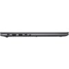 Zdjęcie przedstawia bok laptopa z widocznymi portami: USB-C, HDMI, USB-A, gniazdo audio oraz dodatkowy port USB-C. Obudowa jest w kolorze szarym, a na powierzchni widać delikatne otwory wentylacyjne.