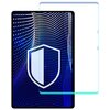 Na zdjęciu widoczny jest tablet z wyświetlaczem przedstawiającym niebieskie, faliste linie i biały symbol tarczy. Obok tabletu znajduje się przezroczysta nakładka ochronna.