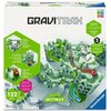 Opakowanie gry logicznej "Gravitrax Zestaw startowy Skytrax" marki Ravensburger, zawiera ilustrację toru kulkowego z elementami w kolorach zielonym i szarym oraz czerwonymi i niebieskimi kulkami. Na opakowaniu widnieją napisy: "GRAVITRAX", "122 pc", "ACTI