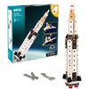 Pudełko z klockami drewnianymi przedstawia rakietę z napisem "BRIO" oraz "USA", a także oznaczenia flagi amerykańskiej. Na opakowaniu widnieje napis "Builder Apollo Saturn V 3460700" oraz ostrzeżenie o małych elementach.