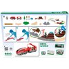 Na zdjęciu znajduje się opakowanie zestawu "BRIO World Pull Back Train Set 63610200", które pokazuje zawartość 28 elementów, w tym figurki, pojazdy, tory i akcesoria. Widoczne są ilustracje przedstawiające sposób zabawy oraz logo "BRIO World" i adres stro