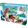 Pudełko kalendarza adwentowego BRIO Dino 63612000 przedstawia kolorowe figurki dinozaurów, pojazdy i postać w stroju świątecznym na tle górskim z dekoracjami świątecznymi. Widoczne są numery dni kalendarza oraz logo BRIO w lewym górnym rogu.