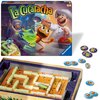 Pudełko gry planszowej "La Cucaracha" z kolorową ilustracją przedstawiającą kucharzy i karalucha, z widocznym logo Ravensburger. Obok pudełka znajduje się plansza z labiryntem oraz żetony i kostka do gry.