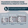 Na zdjęciu znajduje się grafika promująca bramki do piłki nożnej w trzech rozmiarach: 180 cm, 240 cm i 300 cm, z napisem "PIŁKARSKIE DOŚWIADCZENIE PREMIUM DLA MAŁYCH I DUŻYCH". Widoczny jest również tekst: "Dla wszystkich grup wiekowych i umiejętności: Tr