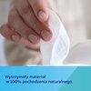 Na zdjęciu widoczna jest dłoń trzymająca białą chusteczkę, a poniżej znajduje się niebieski pasek z tekstem: "Wytrzymały materiał w 100% pochodzenia naturalnego."