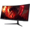 Na zdjęciu widoczny jest zakrzywiony monitor marki Acer z dynamiczną grafiką przedstawiającą postać stojącą naprzeciwko dużego, czerwonego smoka na tle ognistego krajobrazu. Na dolnej ramce monitora znajduje się logo "acer".