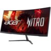 Curved monitor z wyświetlaczem przedstawiającym grafikę z czerwonym smokiem i postacią na tle ognistego krajobrazu, z dużymi napisami "acer" i "NITRO". Na dolnej ramce monitora widoczne jest logo "acer".