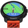 Smartwatch z czarną kopertą i pomarańczowym paskiem wyświetla kolorową mapę z trasą oraz odległością 12,3 km. Na obudowie widoczne jest logo "SUUNTO".