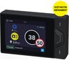 Czarny komunikator drogowy z wyświetlaczem pokazującym prędkość 38 km/h, ograniczenie prędkości 50 km/h, odległość do fotoradaru 5,0 km i do kamery 2,4 km, oraz lokalizację "Poznań, Kolejowa 83". W prawym górnym rogu żółte koło z napisem "DOŻYWOTNI ABONAM