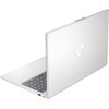 Srebrny laptop z widocznym logo "hp" na pokrywie, częściowo otwarty, ukazujący klawiaturę i touchpad. Urządzenie ma smukły design i porty na boku.