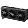Czarna karta graficzna z trzema wentylatorami, na których widoczne są napisy "PRIME" i "ASUS". Na obudowie karty znajdują się napisy "GEFORCE RTX" oraz "PRIME".