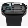 Zbliżenie na czarny smartwatch z pękniętym szkłem na wyświetlaczu, na którym widoczny jest duży biały numer "10" na tle wzoru z heksagonów. Wyświetlacz jest częściowo uszkodzony, z widocznymi pęknięciami w prawym dolnym rogu.