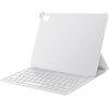 Biały tablet z klawiaturą w etui, widoczny od tyłu, z napisem "Designed by Huawei" na obudowie. Klawiatura ma wyraźnie zaznaczone klawisze, a etui jest ustawione w pozycji stojącej.