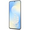 Smartfon z dużym wyświetlaczem, na którym widoczny jest gradientowy motyw w odcieniach niebieskiego i żółtego oraz napis "Galaxy S25 FE". Obudowa urządzenia jest w kolorze srebrnym, a na ekranie znajduje się centralnie umieszczona kamera przednia.