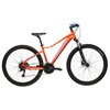 Rower górski MTB w kolorze niebiesko-pomarańczowym z widocznym napisem "KROSS" na ramie, wyposażony w amortyzowany widelec, hamulce tarczowe i opony terenowe. Siodełko jest czarne, a kierownica ma niebieskie uchwyty.