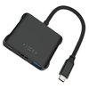 Czarny hub USB z logo "FIXED" na powierzchni, posiadający kilka portów, w tym USB typu C, HDMI i USB typu A, z dołączonym kablem zakończonym wtykiem USB typu C. Produkt ma zaokrąglone krawędzie i matowe wykończenie.