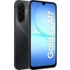 Na zdjęciu widoczny jest czarny smartfon z trzema aparatami z tyłu oraz ekranem wyświetlającym napis "Galaxy A17". Obudowa telefonu ma błyszczące wykończenie, a na ekranie widać niebieskie tło z gradientem.