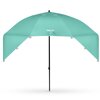 Zielony parasol plażowy z logo "NILS" na środku czaszy, posiada czarny, metalowy stelaż i kilka oczek na krawędziach materiału. Czasza parasola jest rozłożona, a tło zdjęcia jest białe.