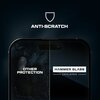 Na zdjęciu widoczny jest telefon z podzielonym ekranem, gdzie po jednej stronie znajduje się napis "OTHER PROTECTION" z widocznymi zarysowaniami, a po drugiej "HAMMER GLASS SHIELDPRO" z gładką powierzchnią. Nad telefonem umieszczony jest symbol tarczy z n