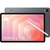 Tablet w kolorze szarym z widocznym ekranem o gradientowym tle w odcieniach różu i pomarańczu, na którym znajduje się biały napis "Galaxy Tab S11" oraz biały rysik. W tle widoczna jest tylna część urządzenia z logo "SAMSUNG".