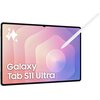Tablet z dużym ekranem wyświetla gradientowe tło w odcieniach różu i fioletu, z białym napisem "Galaxy Tab S11 Ultra" oraz białym rysikiem umieszczonym w pobliżu ekranu. W lewym górnym rogu widoczne są białe, stylizowane gwiazdki.