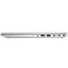 Srebrny laptop widoczny z boku, z zamkniętą pokrywą, posiada różne porty, w tym HDMI, USB oraz gniazdo słuchawkowe. Obudowa jest smukła i minimalistyczna.