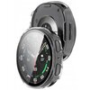 Przezroczyste etui TECH-PROTECT Defense do Samsung Galaxy Watch 8 (40 mm) jest pokazane z przodu i z tyłu, prezentując szczegóły konstrukcji oraz wycięcia na przyciski. Na ekranie zegarka widoczna jest kolorowa tarcza z cyframi, wskaźnikami i ikonami, w t