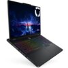 Czarny laptop z podświetlaną klawiaturą w kolorach tęczy, na ekranie widoczna jest grafika przedstawiająca krajobraz z błyskawicami i górami oraz logo "Lenovo Legion". Na obudowie znajduje się logo producenta.
