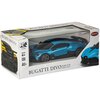 Pudełko zawiera zdalnie sterowany model samochodu Bugatti Divo w skali 1:24, z widocznym niebieskim pojazdem przez przezroczyste okienko. Na opakowaniu znajdują się napisy: "BUGATTI DIVO", "Scale 1:24", "Radio Control", "AGE 6+", "24 GHz", oraz logo "BUGA