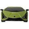 Zielony zdalnie sterowany samochód sportowy z widocznym logo Lamborghini na masce, posiadający szczegółowe elementy przedniego zderzaka i reflektorów. Model ma ciemne szyby i czarne detale wokół reflektorów.
