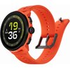 Pomarańczowy smartwatch z silikonowym paskiem, na którego okrągłym wyświetlaczu widoczna jest godzina 19:36, data 27 kwietnia oraz liczba kroków 8568. Na pasku znajduje się napis "SUUNTO".