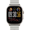 Srebrny smartwatch z prostokątnym wyświetlaczem pokazuje godzinę 09:30:56, temperaturę 23°C oraz tętno 98 bpm z wykresem. Na ekranie widoczne są także kolorowe ikony i wskaźniki.