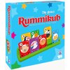 Niebieskie pudełko z kolorowymi gwiazdkami zawiera napis "Dla dzieci Rummikub BRINGS PEOPLE TOGETHER" oraz ilustrację kart z numerami i zwierzętami na zielonej podstawce. W prawym dolnym rogu znajduje się logo TM Toys i oznaczenie wiekowe 4-7.