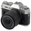 Aparat fotograficzny z obiektywem, na którym widnieje napis: "AF 15mm 1:1.7 STM ASPH ED IF APSC-F frame ø56mm 0.23m/0.75ft". Na korpusie aparatu znajduje się logo "FUJIFILM" oraz oznaczenie modelu "X-T30".