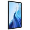 Na zdjęciu widoczny jest szary tablet z dużym ekranem, na którym wyświetlany jest abstrakcyjny, niebiesko-biały wzór przypominający falujące tkaniny. Tablet ma cienkie ramki i nowoczesny design.