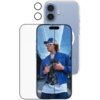 Przezroczyste etui z napisem "CARE" na boku, przeznaczone do Apple iPhone 17, z dołączonym szkłem hartowanym i osłoną obiektywu, przedstawione na tle telefonu z niebieską obudową. Na ekranie telefonu widoczna jest postać w niebieskiej kurtce i czapce, sto