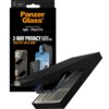 Opakowanie produktu "Panzer Glass" zawiera informacje o szkle prywatyzującym "Ultra-Wide Fit Fast Fit" do Apple iPhone 17 Pro, z napisem "2-Way Privacy Screen Protector" oraz instrukcją "Place your device, pull the tab". W tle widoczny jest telefon z nało