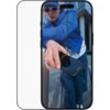 Zdjęcie przedstawia szkło hartowane na telefon, które jest nałożone na obraz osoby w niebieskiej kurtce i okularach przeciwsłonecznych, trzymającej telefon. Produkt to "Szkło hartowane PANZERGLASS Ultra-Wide Fit FastFit do Apple iPhone Air".