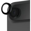 Zdjęcie przedstawia zbliżenie na tylną kamerę smartfona z nałożonym szkłem ochronnym w formie pierścienia. Produkt to szkło hartowane na obiektyw PANZERGLASS Hoops do Apple iPhone Air w kolorze czarnym.