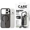 Przezroczysto-czarne etui na telefon z widocznym okrągłym wzorem, obok opakowanie z napisem "CARE by PanzerGlass SMOKEY CASE For Apple iPhone 17 Pro". Na opakowaniu znajdują się dodatkowe informacje: "MagSafe compatible", "4.8 meter drop tested", "Slim ye