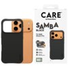 Czarne etui na telefon z wycięciem na aparat, obok którego znajduje się opakowanie z napisem "CARE by PanzerGlass SAMBA BLACK For Apple iPhone 17 Pro". Na opakowaniu widoczne są dodatkowe informacje: "TRACTION GRIP", "CORNER PROTECTION", "MagSafe compatib