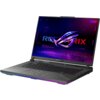 Laptop z otwartym ekranem wyświetlającym kolorową grafikę z logo "ROG STRIX" na tle futurystycznego interfejsu. Klawiatura jest podświetlona, a na obudowie widoczne są elementy oświetlenia LED.