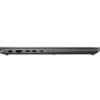 Na zdjęciu widoczny jest bok zamkniętego laptopa z kilkoma portami, w tym USB, HDMI, dwa porty USB-C, gniazdo audio oraz wskaźniki LED. Laptop ma smukłą, ciemną obudowę.