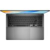 Na zdjęciu widoczny jest otwarty laptop z klawiaturą QWERTY, dużym touchpadem i ekranem wyświetlającym kolorowy gradient. Na obudowie znajduje się logo "Harman/Kardon".