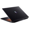 Czarny laptop z podświetlaną klawiaturą w kolorze pomarańczowym, widoczny z boku i tyłu, z logo w kształcie stylizowanej litery "N" na pokrywie. Na obudowie znajdują się porty, w tym USB i HDMI, oraz otwory wentylacyjne.
