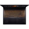Laptop z widoczną klawiaturą podświetlaną na pomarańczowo, z wyraźnie oznaczonymi klawiszami i dużym touchpadem poniżej. Na górnej części ekranu widoczny jest napis "NITRO".