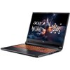 Na zdjęciu widoczny jest laptop z podświetlaną klawiaturą, na ekranie którego wyświetlają się napisy "acer", "NITRO" oraz logo z napisem "AI" na tle kosmicznej scenerii. Obudowa laptopa jest ciemna, a klawiatura podświetlona na pomarańczowo.